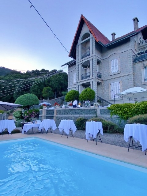 Apéro bord piscine